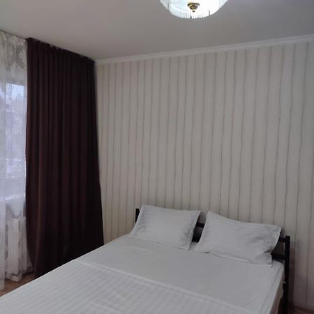 Стандарт Апартаменты Ул.Урицкого 74 Pavlodar Exterior foto
