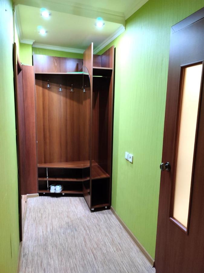 Стандарт Апартаменты Ул.Урицкого 74 Pavlodar Exterior foto